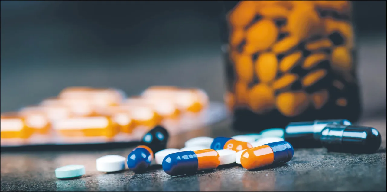 Leki deficytowe w aptece, puste p&oacute;łki apteczne, problem z dostępnością lek&oacute;w