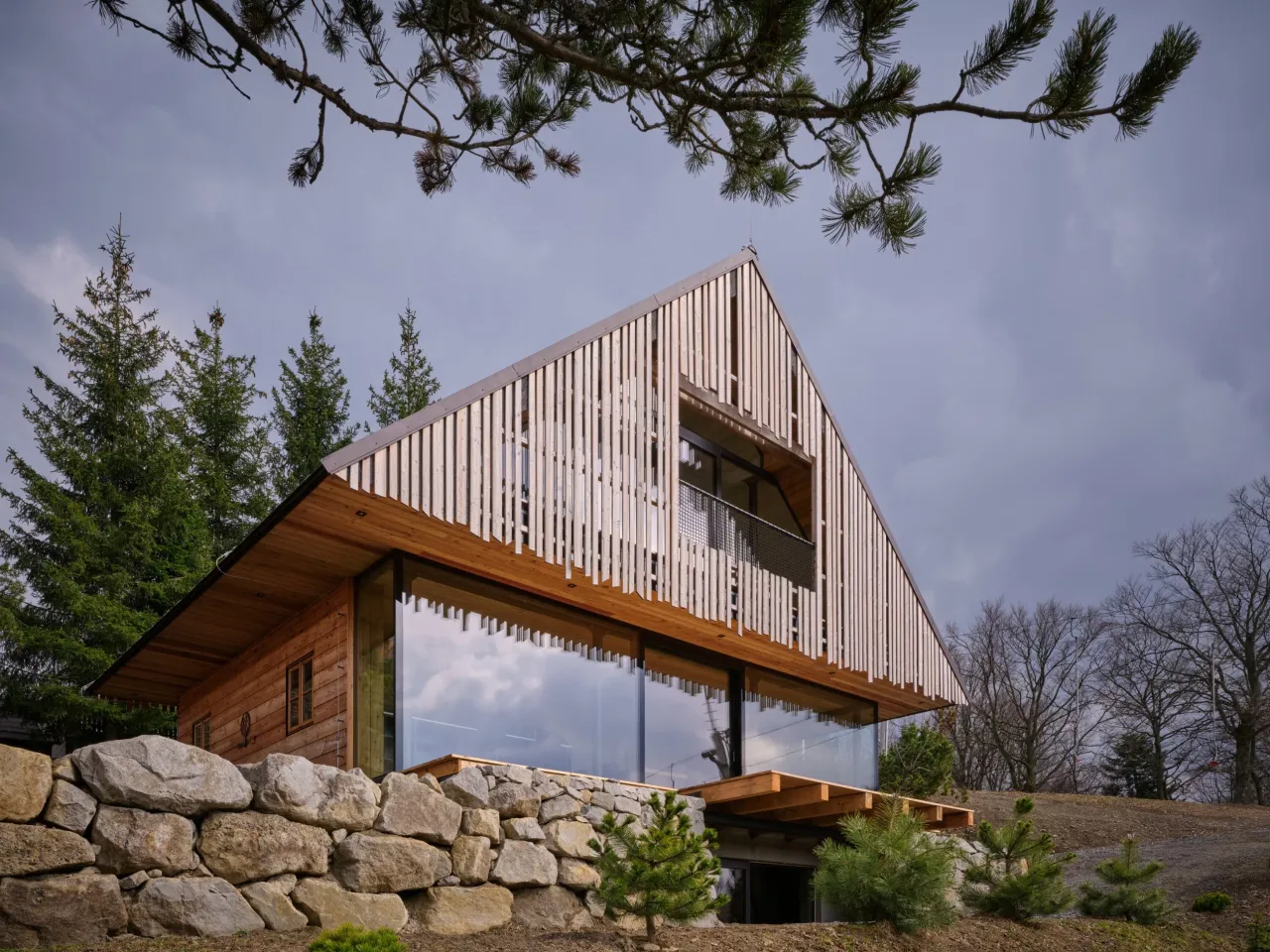 Nowoczesna stodoła z widokiem na góry