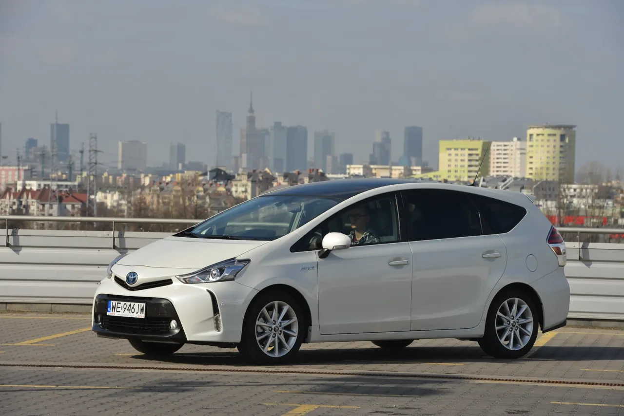 Toyota Prius+ pojemność bagażnika 7 i 5 miejsc