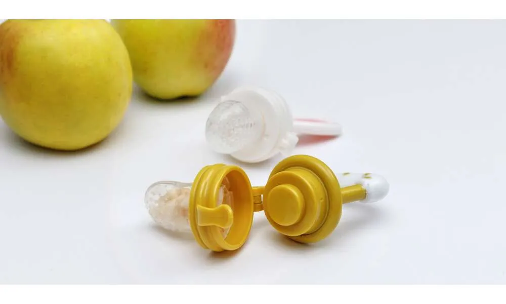 Smoczek do owoc&oacute;w silikonowy i siateczkowy por&oacute;wnanie