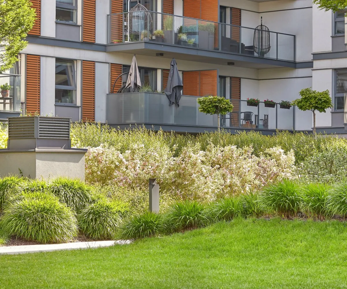 dobrze zaprojektowana zieleń osiedlowa