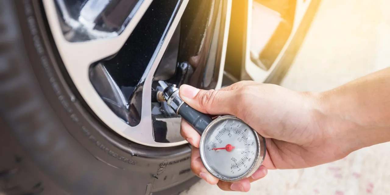 Auto Reifendruck pr&uuml;fen