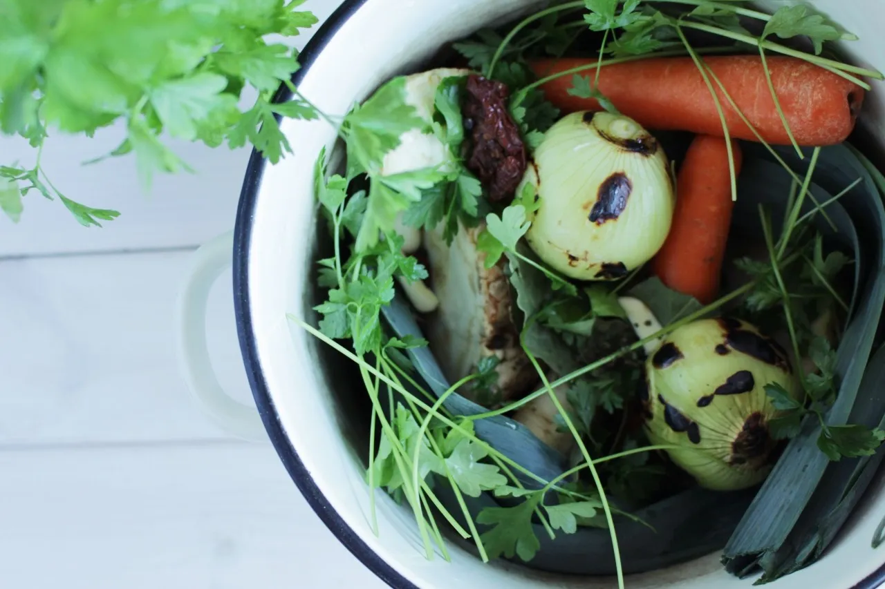 bulion warzywny domowy lub kostki