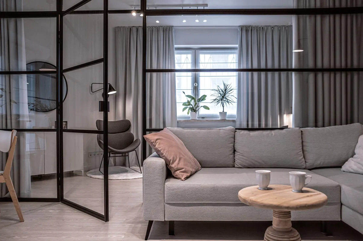 szklana ściana loftowa sypialnia salon