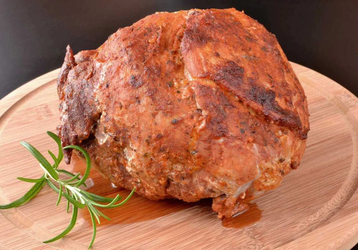 soczysta szynka pieczona na obiad, domowa szynka z piekarnika