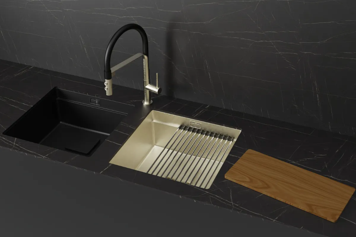 Uszkodzony zlewozmywak z konglomeratu od agresywnych środków