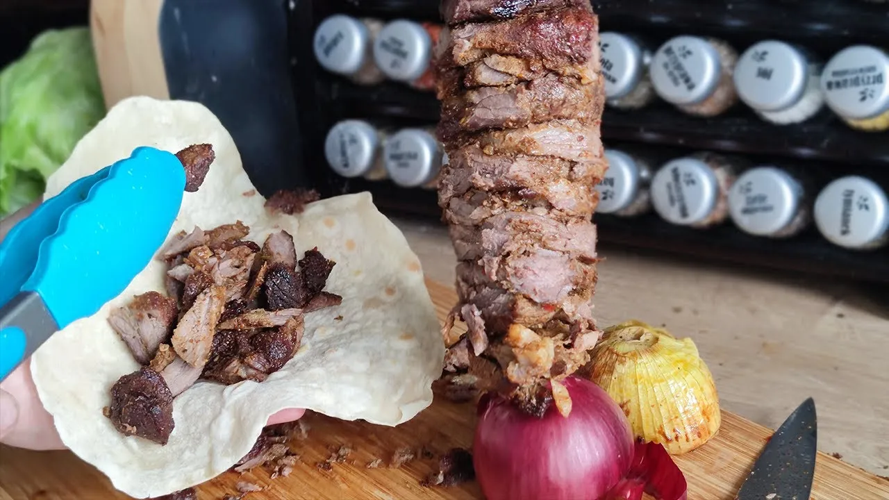 Zdjęcie Z czego jest baranina w kebabie? Odkryj prawdę o składzie mięsa