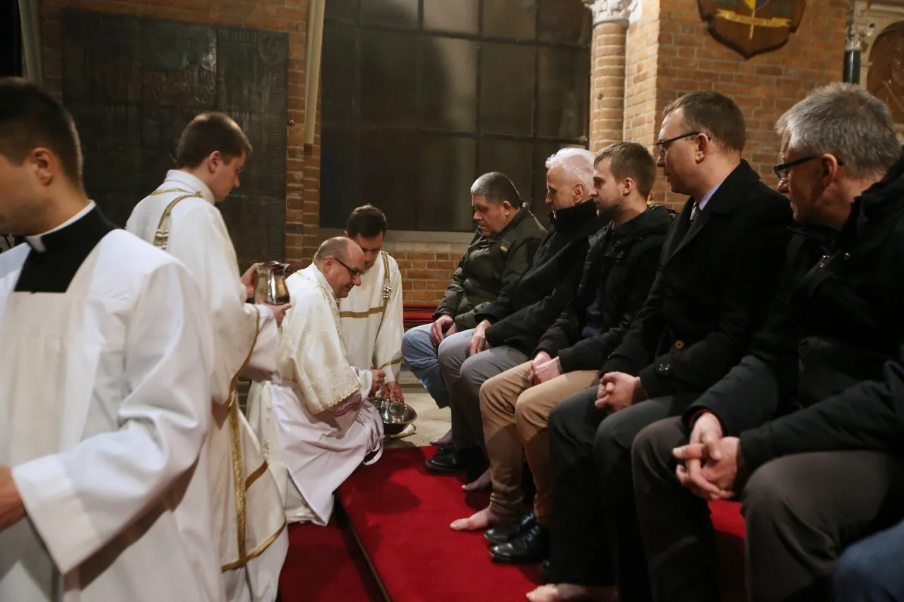 Zdjęcie Czy w Wielki Czwartek trzeba iść do kościoła? Poznaj zasady uczestnictwa