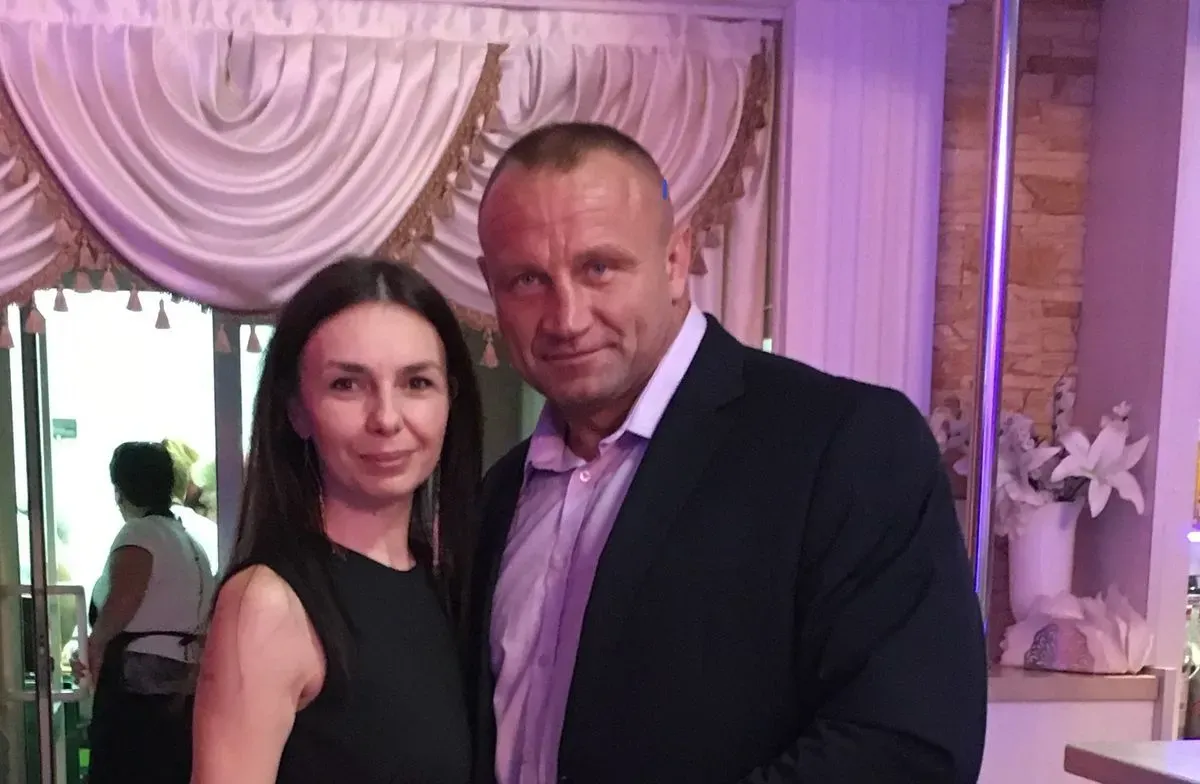 Zdjęcie Czy Mariusz Pudzianowski ma żonę? Odkryj jego życie osobiste