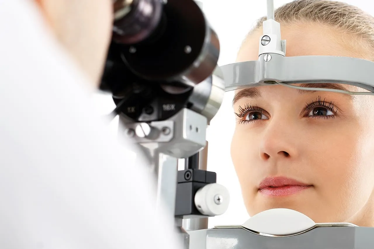 Zdjęcie Ile kosztuje badanie wzroku u optometrysty? Zaskakujące ceny w Polsce