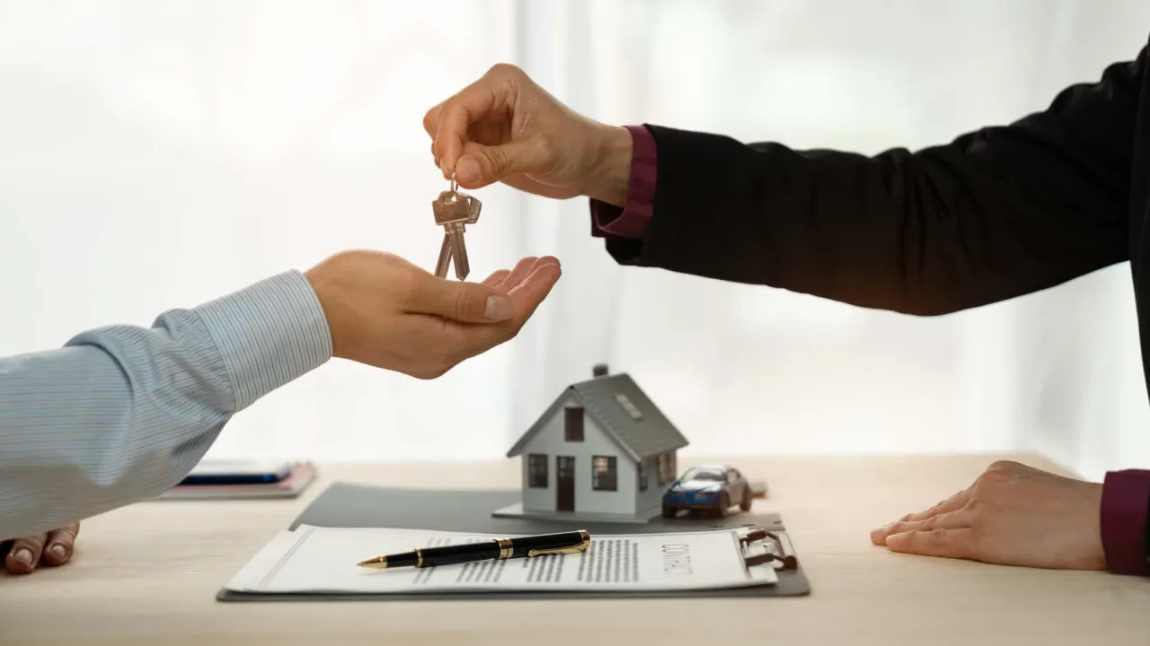 Zdjęcie &iquest;S&oacute;tano sin declarar? Legal&iacute;zalo: Evita multas y vende tu casa