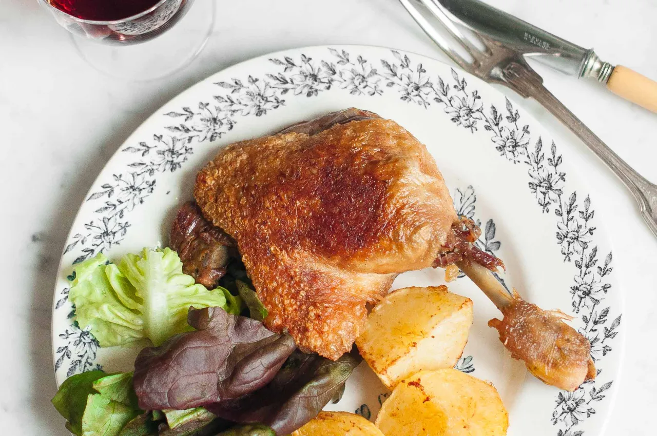 Zdjęcie Jak przygotować idealne confit de canard - tradycyjny przepis krok po kroku