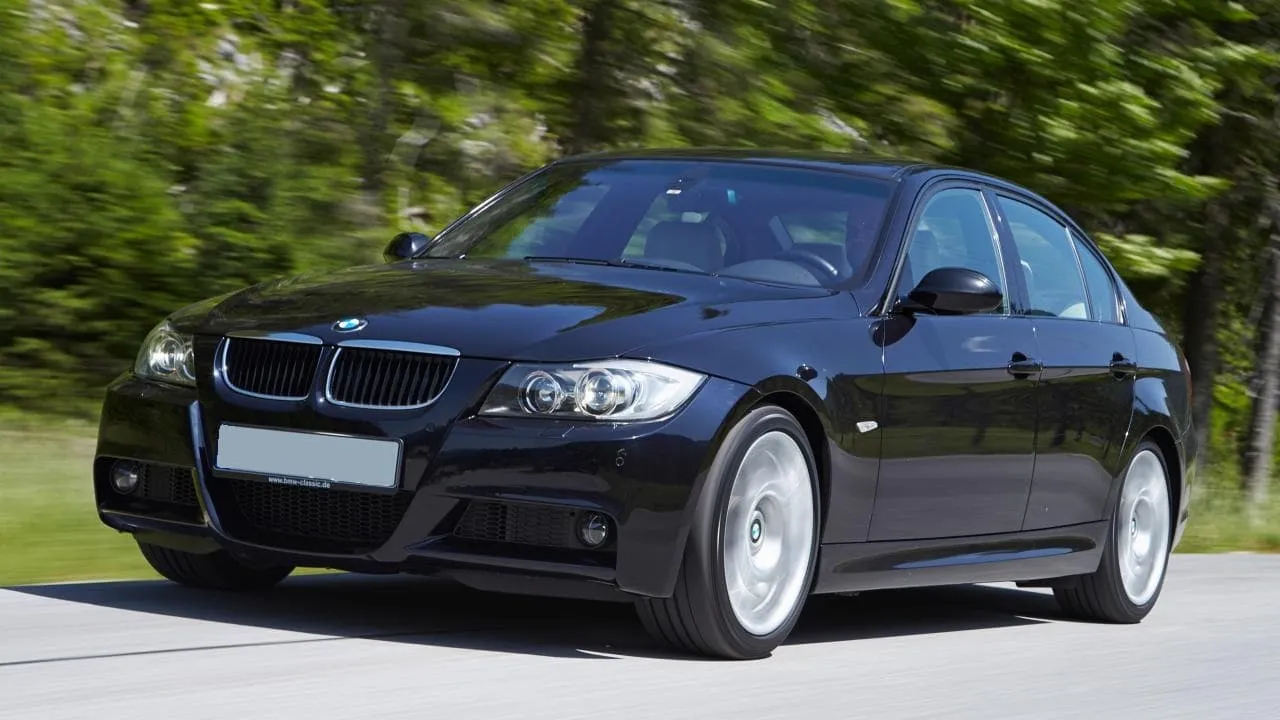 Zdjęcie BMW E90 3.0: kompletny przegląd modelu, silników i wyposażenia