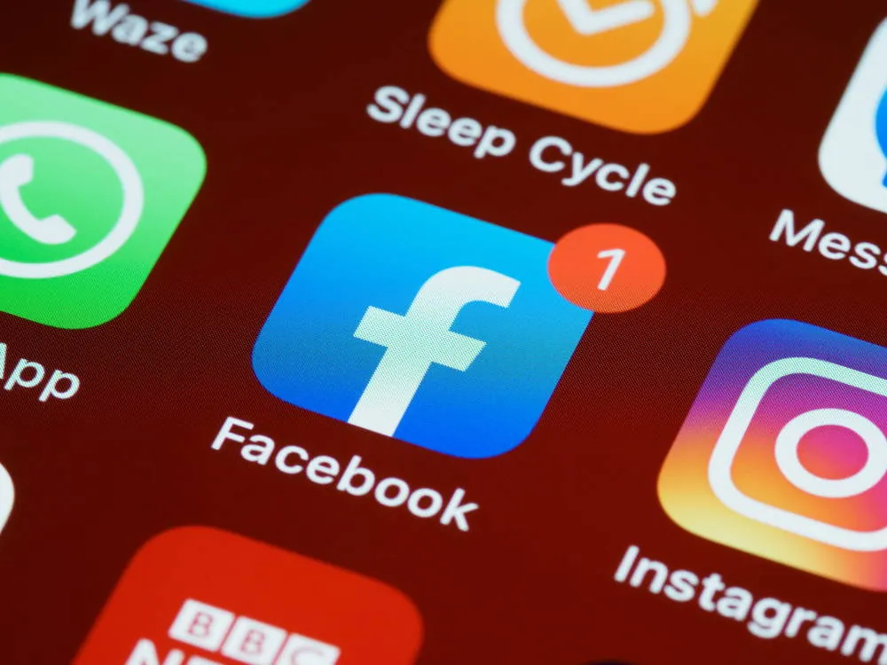 Zdjęcie Jak włączyć tłumacza na Facebooku i zrozumieć każdy post i komentarz