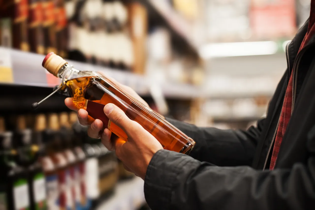 Zdjęcie Granica celna: ile litrów alkoholu można przewieźć bez mandatu - limity