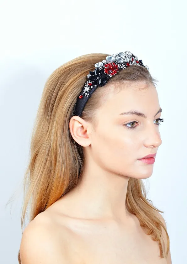 Zdjęcie Czy opaski są modne? Najnowsze trendy i inspiracje stylizacyjne