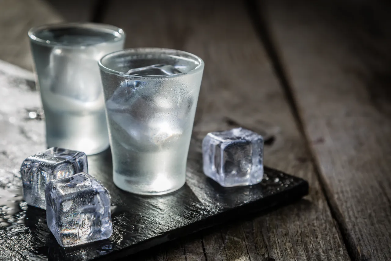 Zdjęcie Czy wódka zamarza? Odkryj, dlaczego nie w domowej zamrażarce