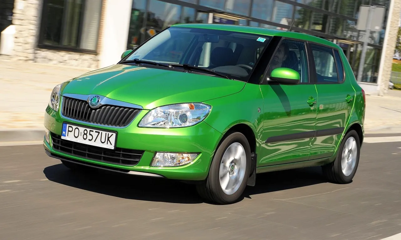 Zdjęcie Skoda Fabia 2 pojemność baku - ile litrów paliwa naprawdę zmieścisz?