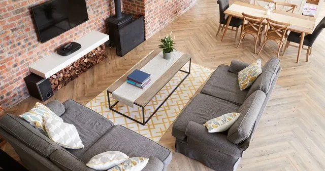 Zdjęcie Pokrowce na sofy: Jak odmienić salon w 5 minut?