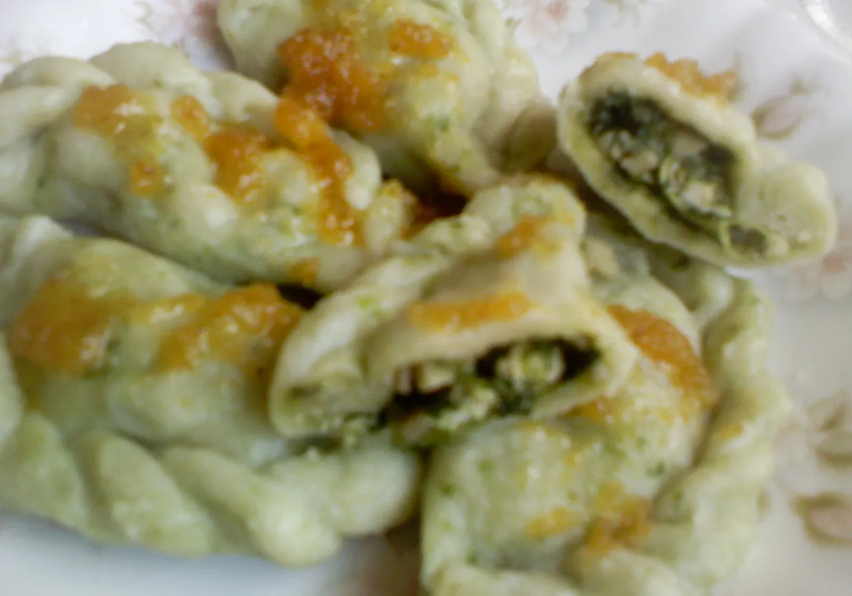 Zdjęcie Pierogi z kurczakiem i szpinakiem – pyszne i sycące danie