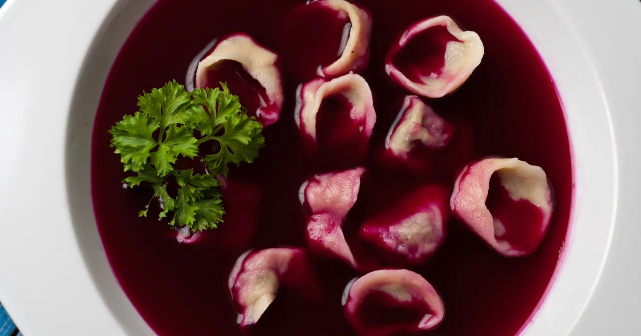 Zdjęcie Czy pies może jeść barszcz czerwony? Sprawdź, co jest niebezpieczne