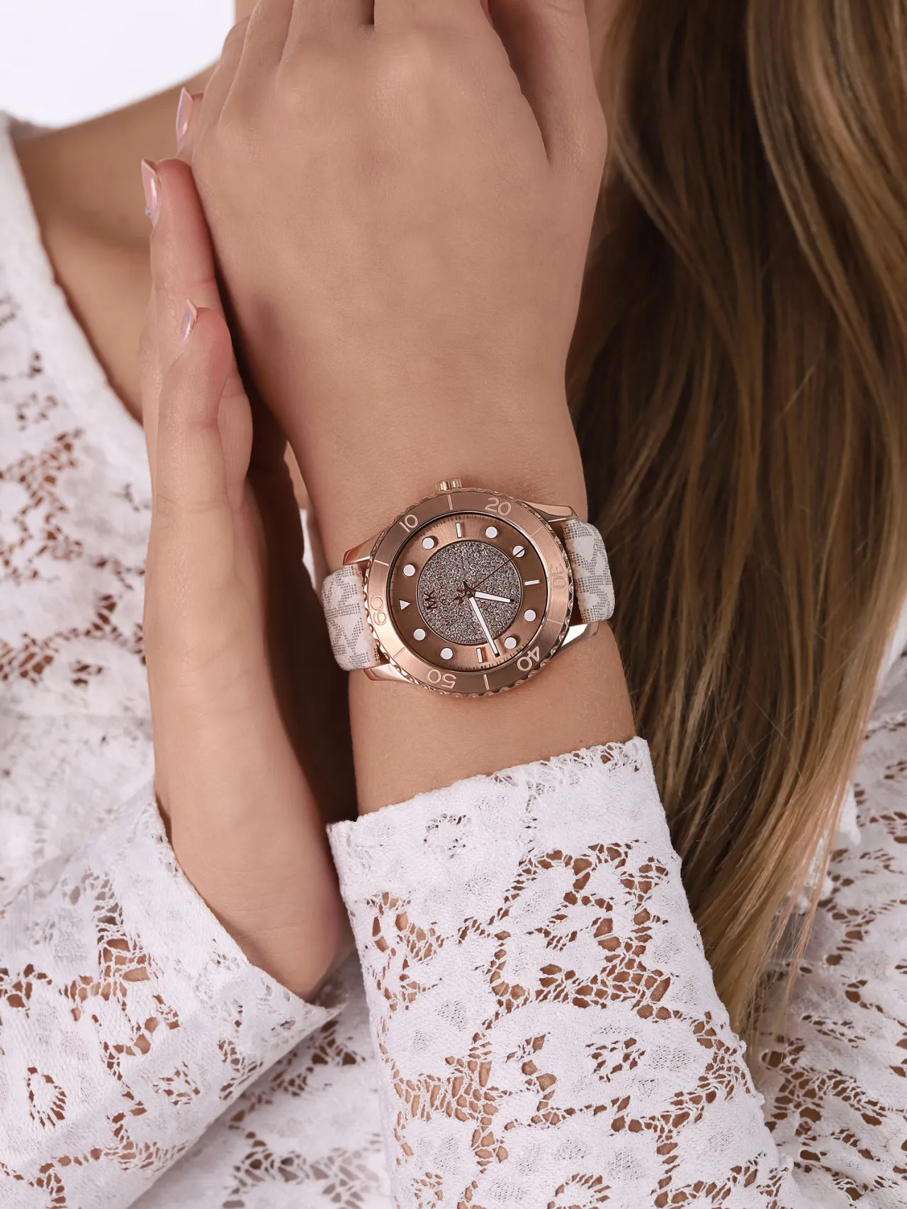 Zdjęcie Zegarek Michael Kors damski na pasku - elegancja i styl dla każdej kobiety