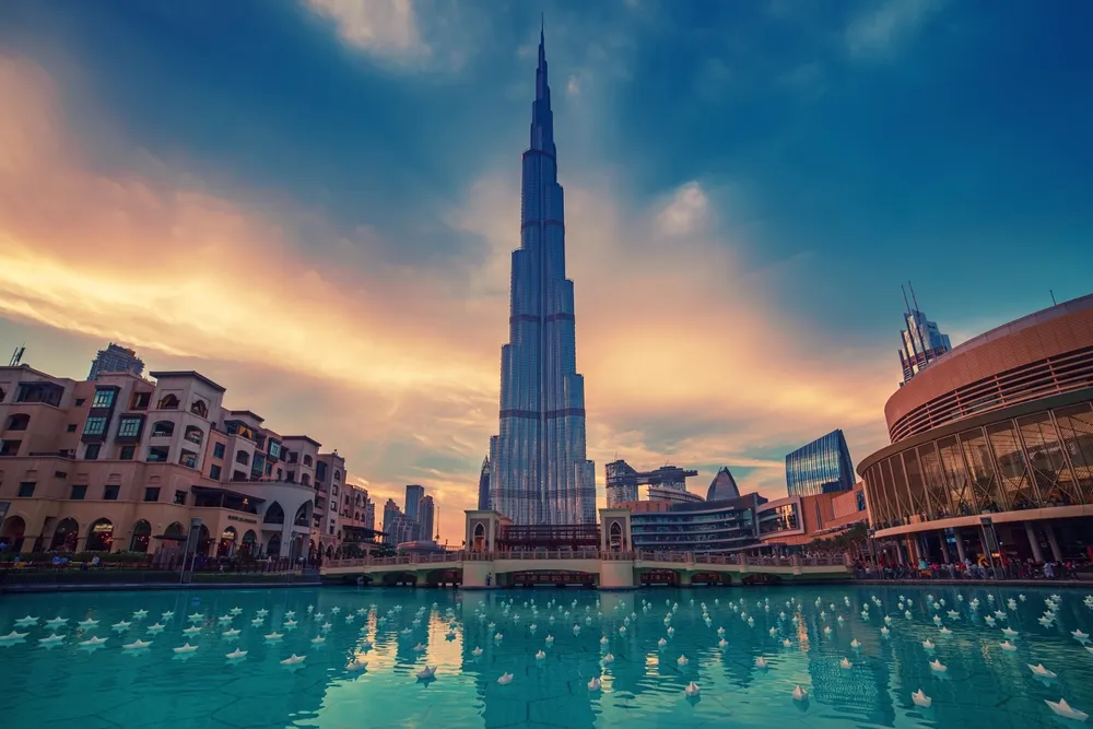 Zdjęcie Najwyższy budynek świata ile ma metrów? Zaskakująca wysokość Burj Khalifa