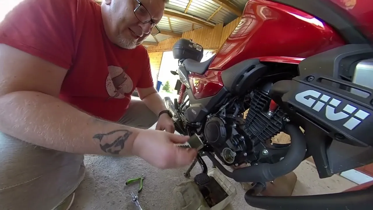 Zdjęcie Jaki olej do Honda CBF 125? Odkryj najlepsze opcje i porady