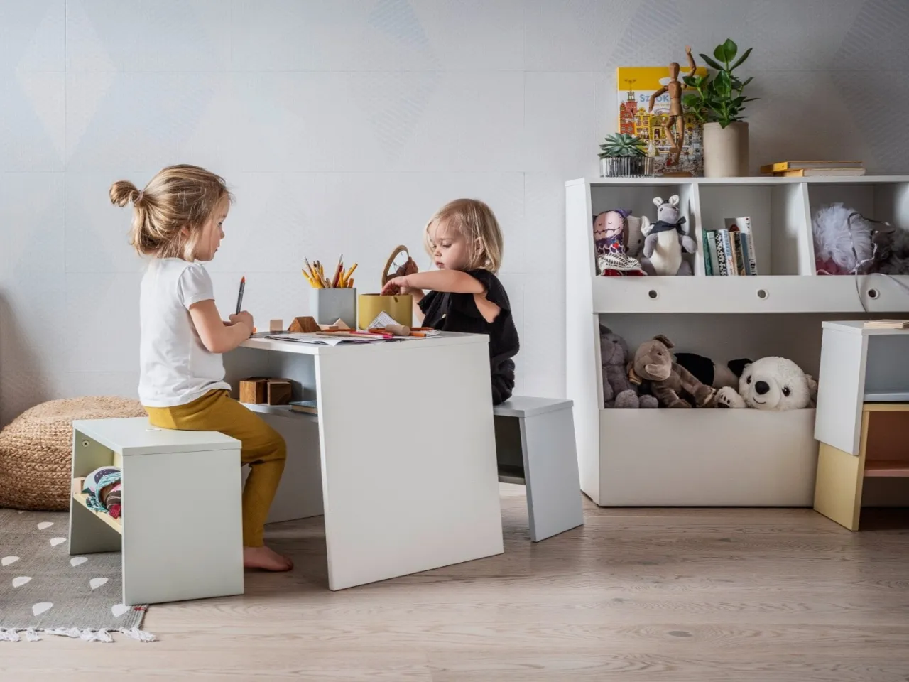 Salon z wydzieloną strefą dla dziecka