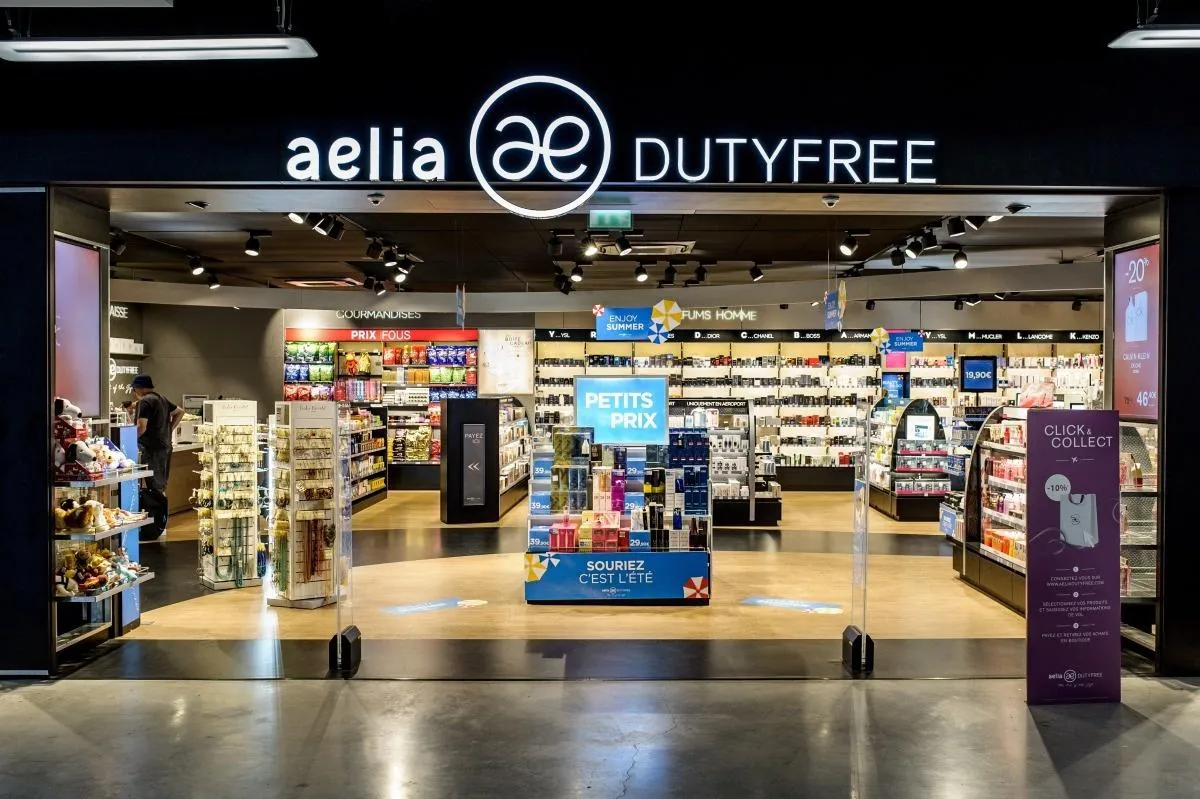 sklep duty free lotnisko wnętrze