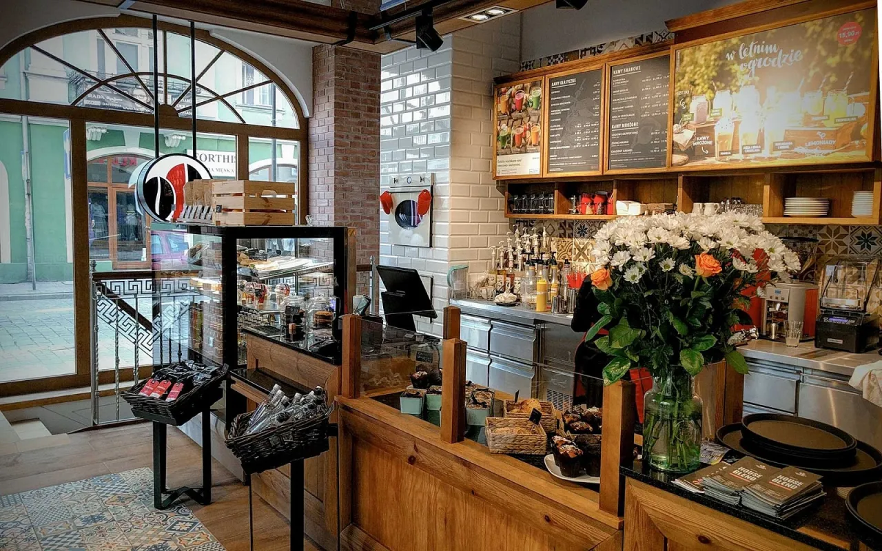 Kawiarnia Kalisz wnętrze kawa ciasto