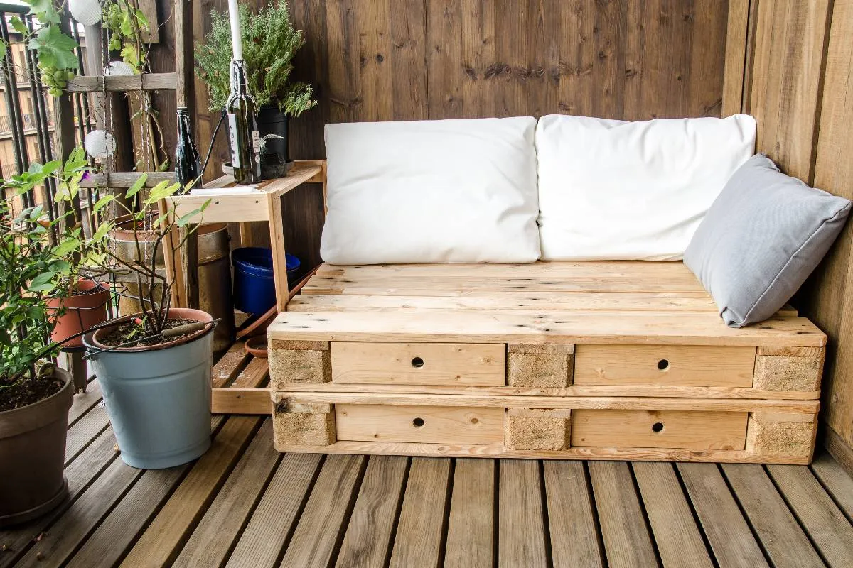 impregnacja mebli z palet na balkon