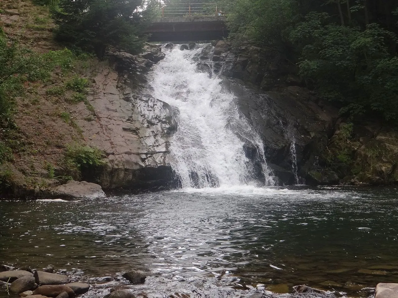 Wodospad Sopotnia Wielka majestatyczny widok