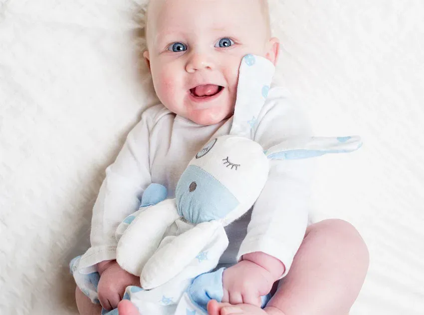 bezpieczna przytulanka dla niemowlaka, wyszywane oczy