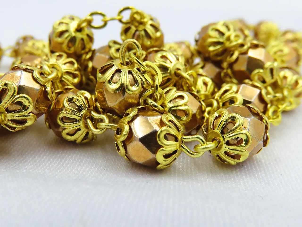 Matowe złoto biżuteria