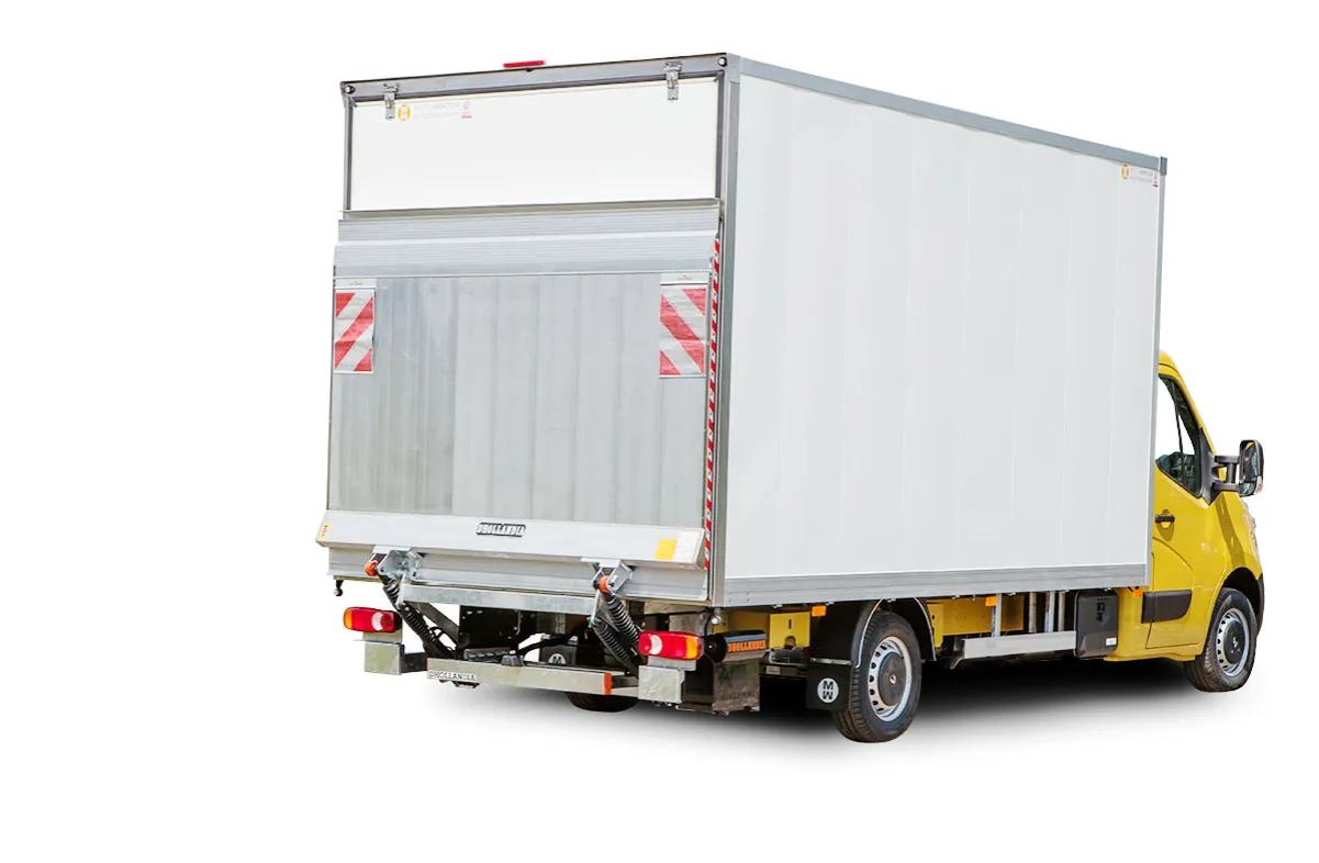 jak załadować meble do samochodu dostawczego