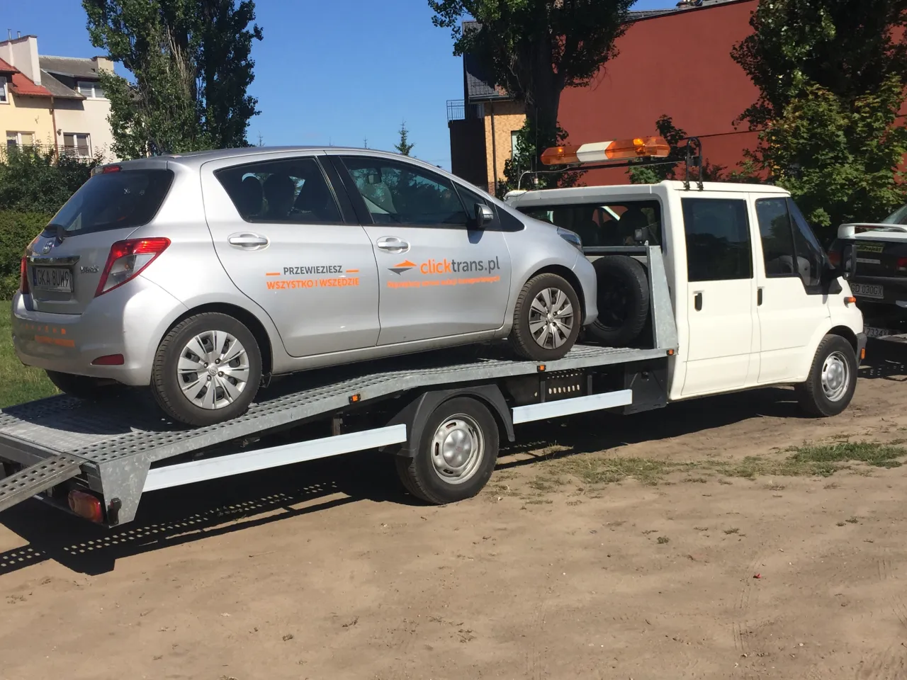 autolaweta transport samochodu