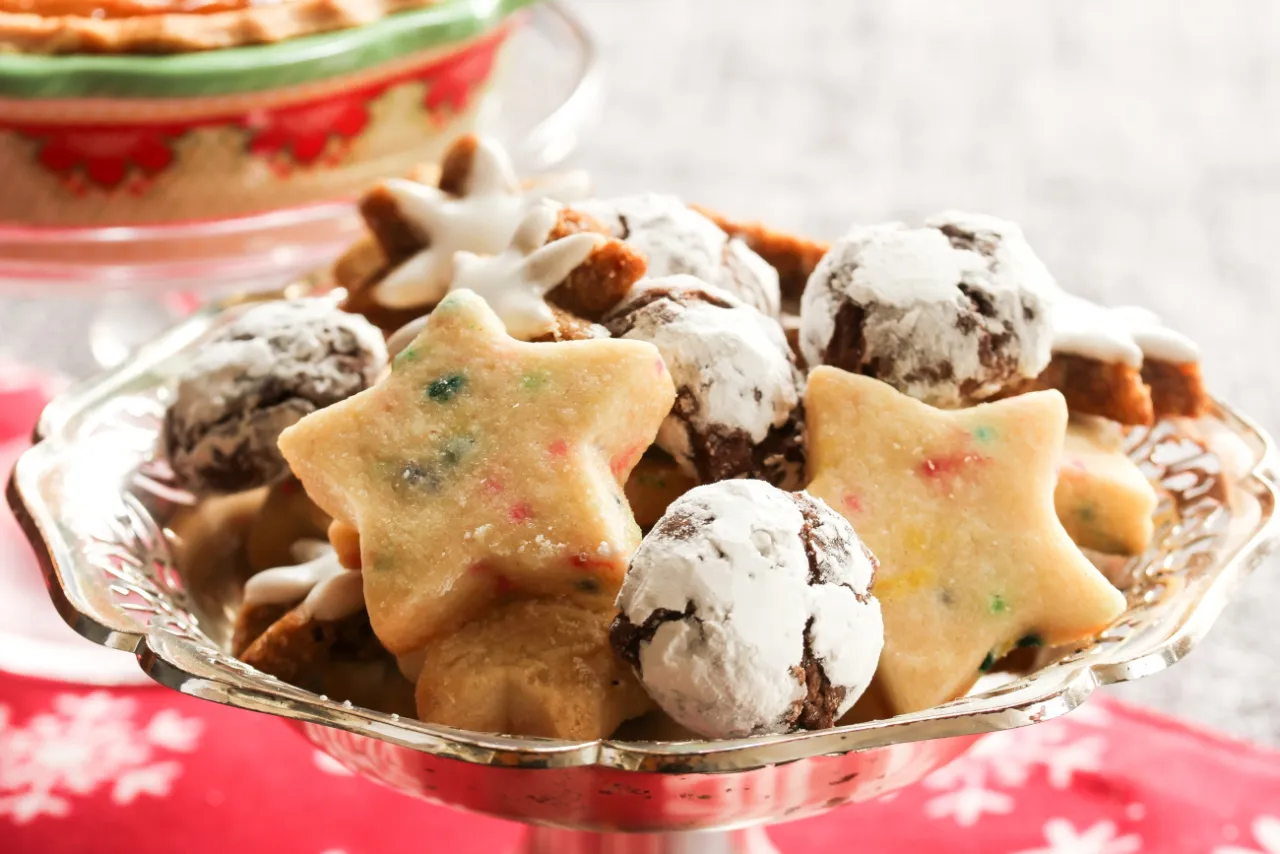 Składniki na ciastka crinkle na stole