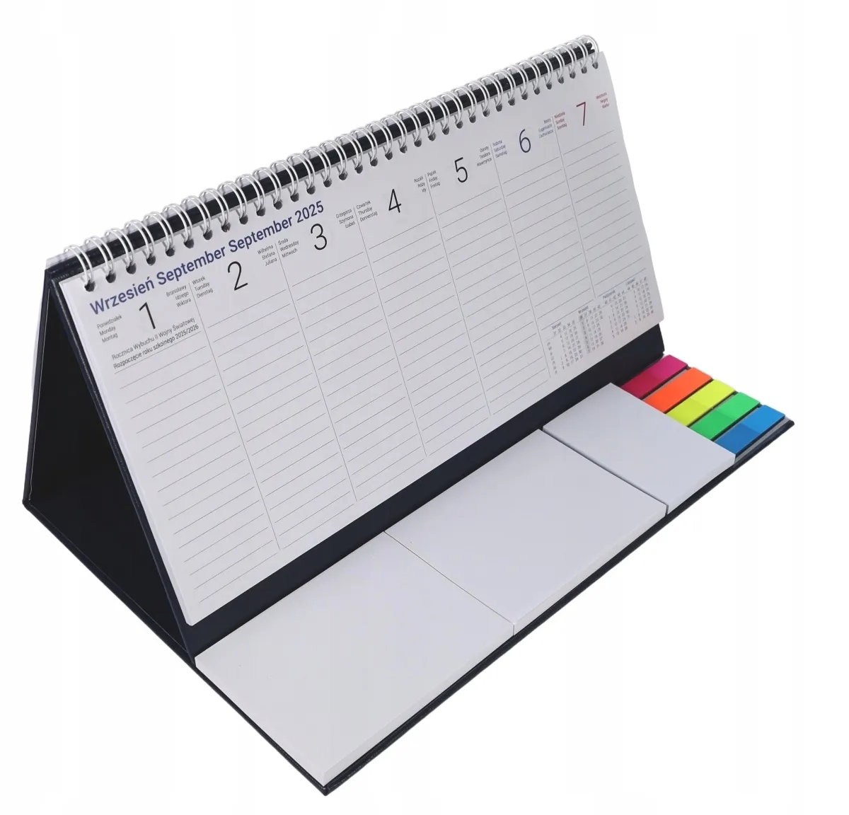 Dokumenty szkolne na biurku dyrektora