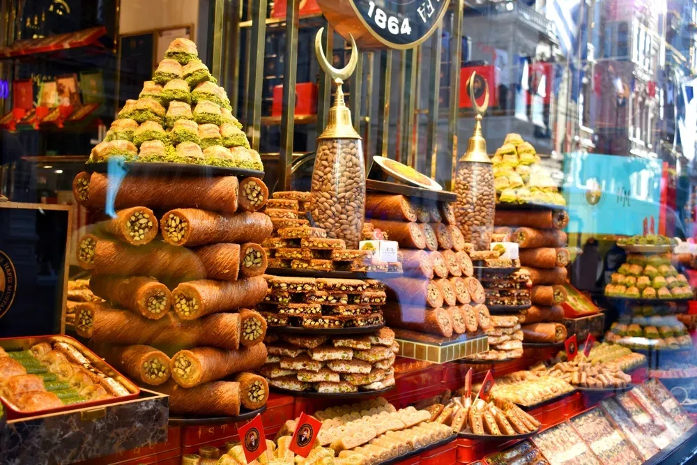 Tureckie jedzenie street food, lokalna restauracja Turcja