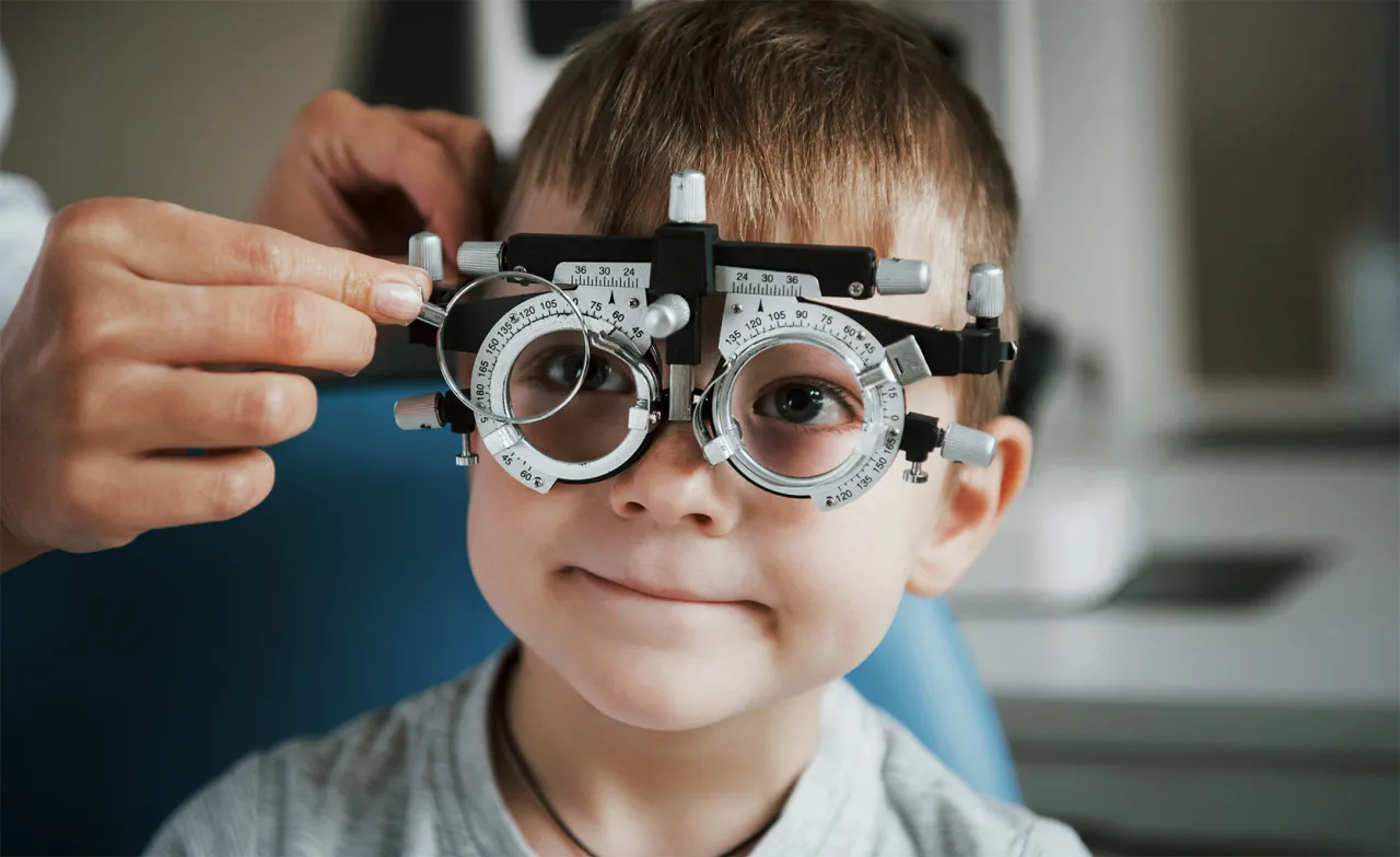 dziecko okulary nadwzroczność