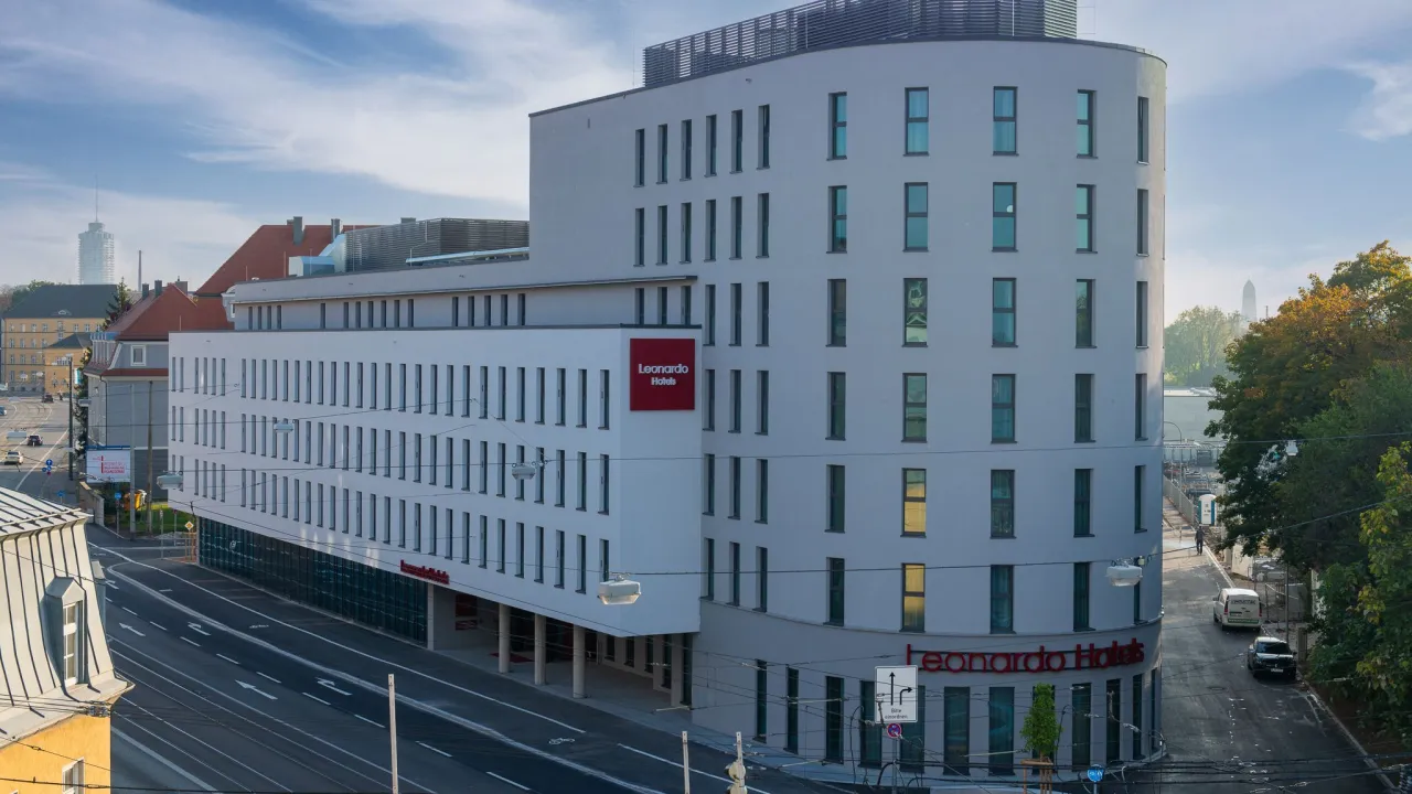 Leonardo Hotel Augsburg Au&szlig;enansicht Kongress am Park