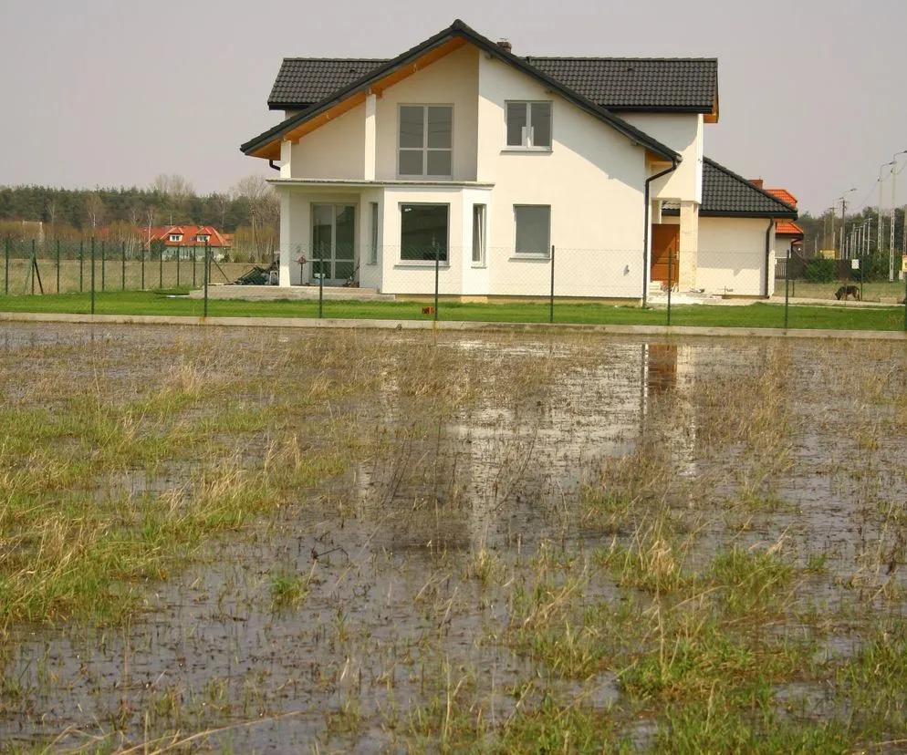 Konflikt sąsiedzki podniesienie terenu działki