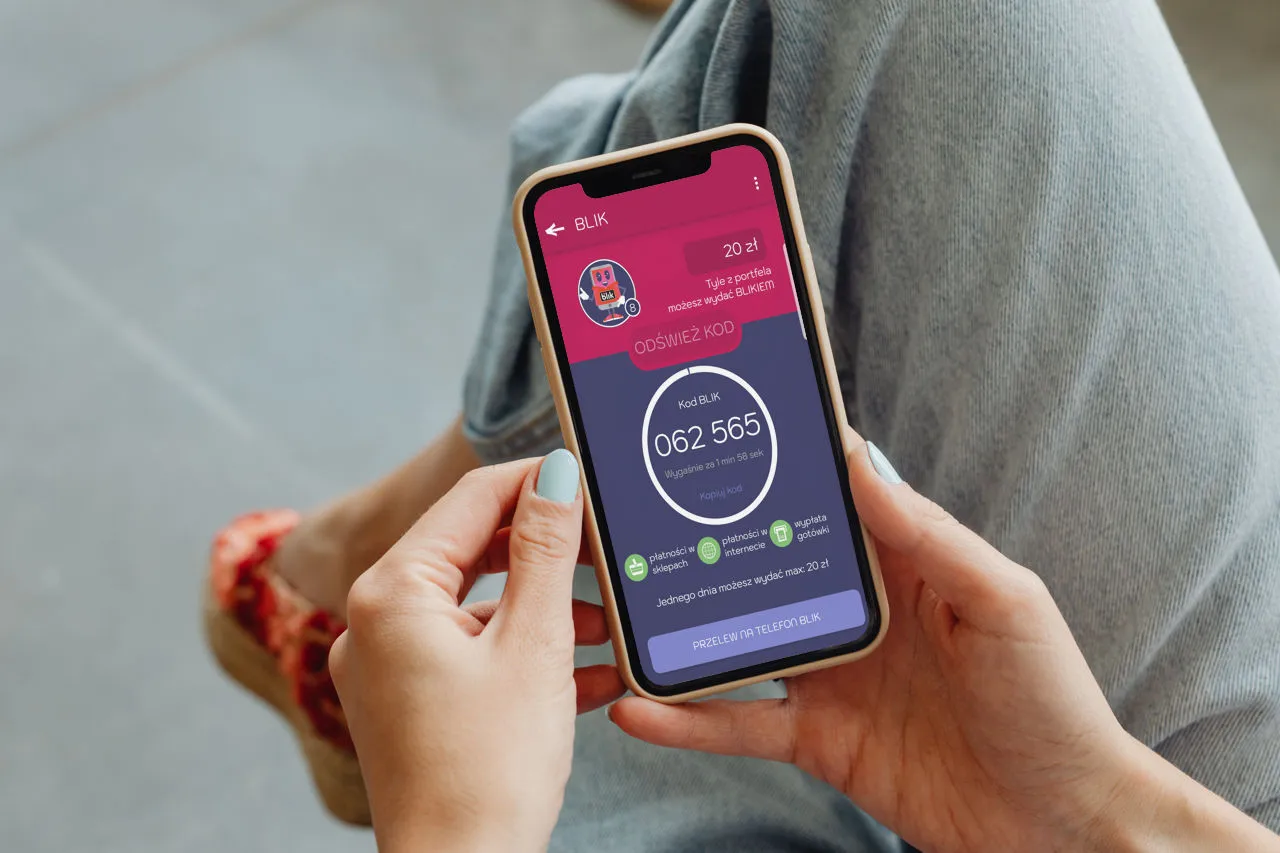 Na ekranie telefonu widać kod BLIK. Można nim wypłacić 20 zł z portfela. Jednego dnia można wypłacić max. 20 zł.