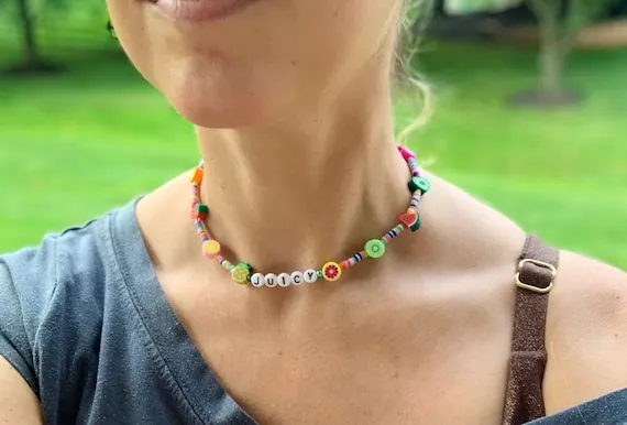 naszyjnik z koralik&oacute;w imię Y2K