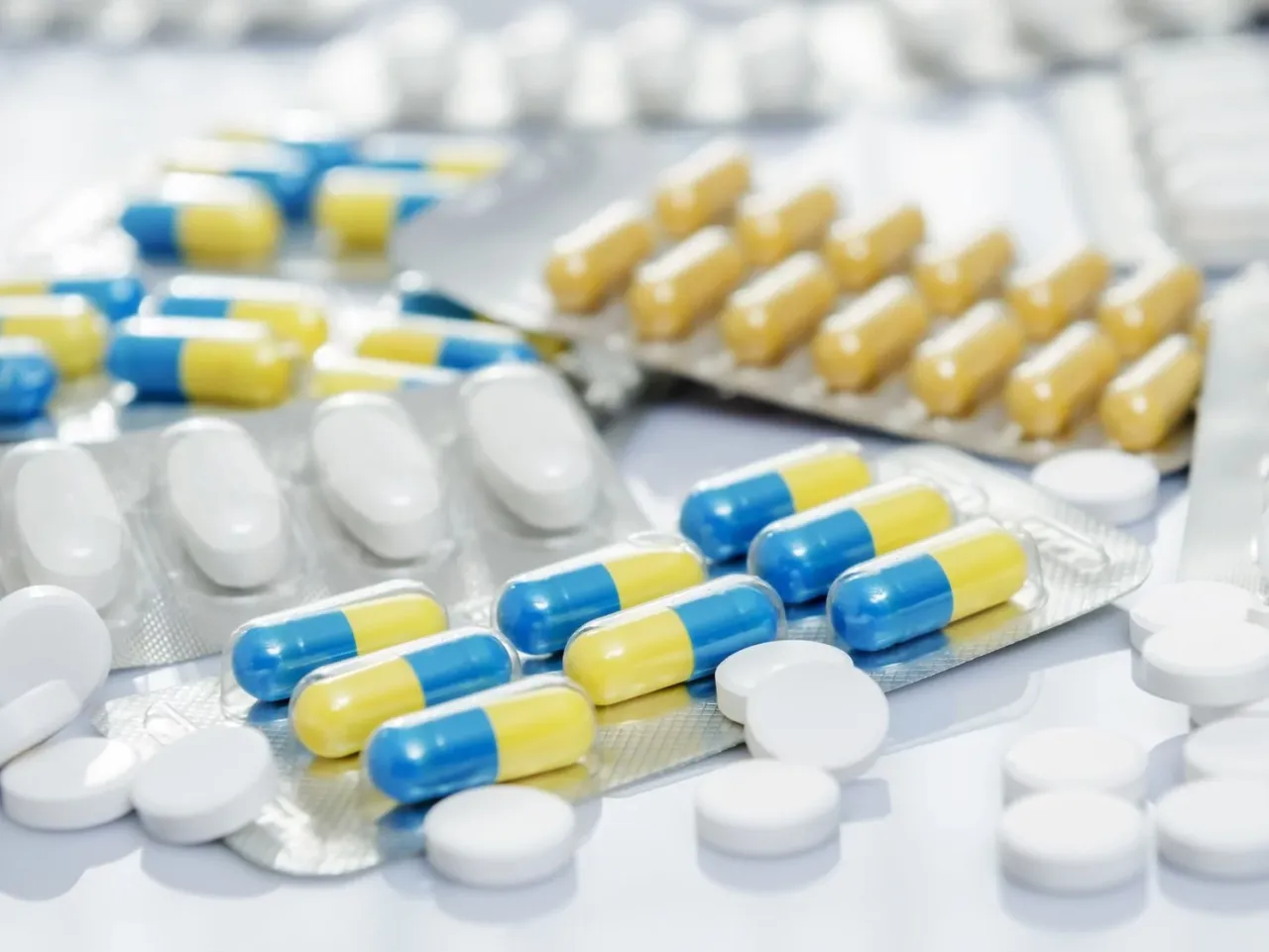 Leki w blistrach i tabletki. Czy to możliwe, że nagłe tycie przyczyny tkwią w farmaceutykach?