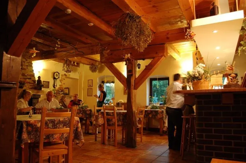 Ślężański Młyn restauracja wnętrze