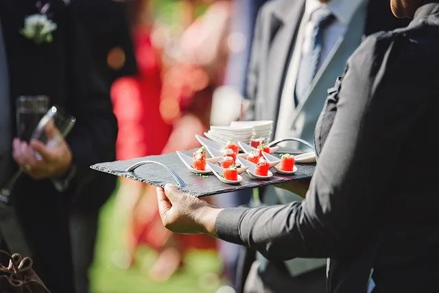 Zdjęcie Ile można zarobić na cateringu? Odkryj zaskakujące zyski i ryzyka