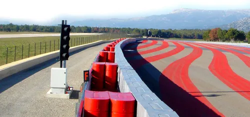 systemy barier bezpieczeństwa tor kartingowy Tecpro Apex