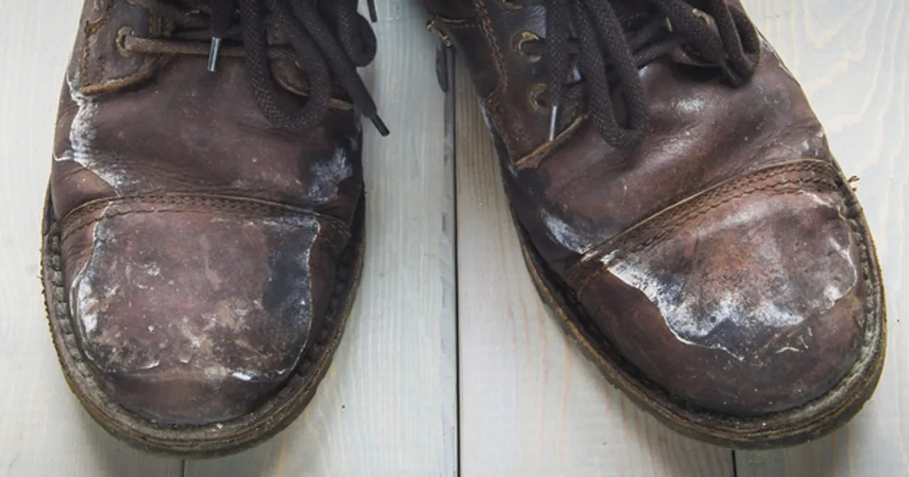 przygotowanie butów skórzanych do czyszczenia